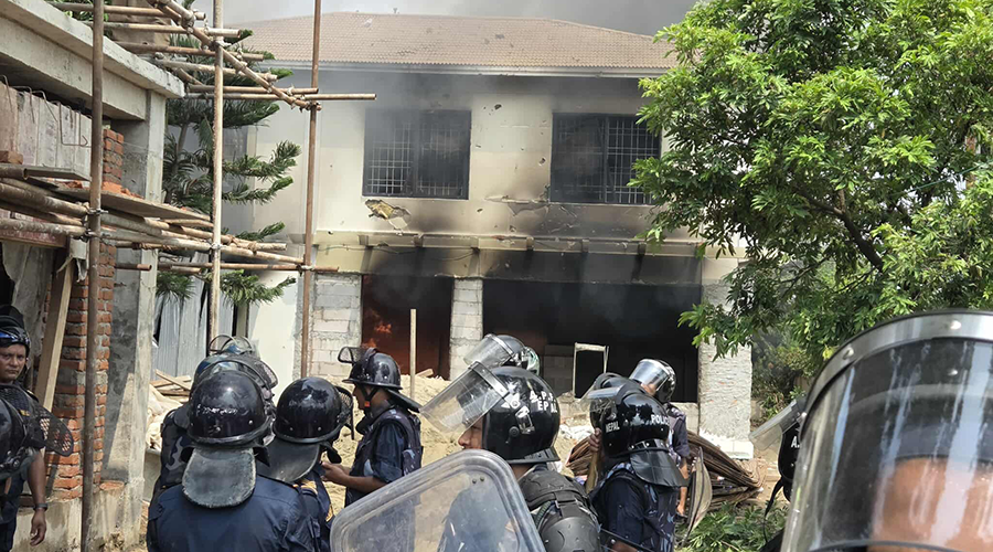 धनगढीस्थित परराष्ट्रमन्त्री आरजुको घरमा आगजनी