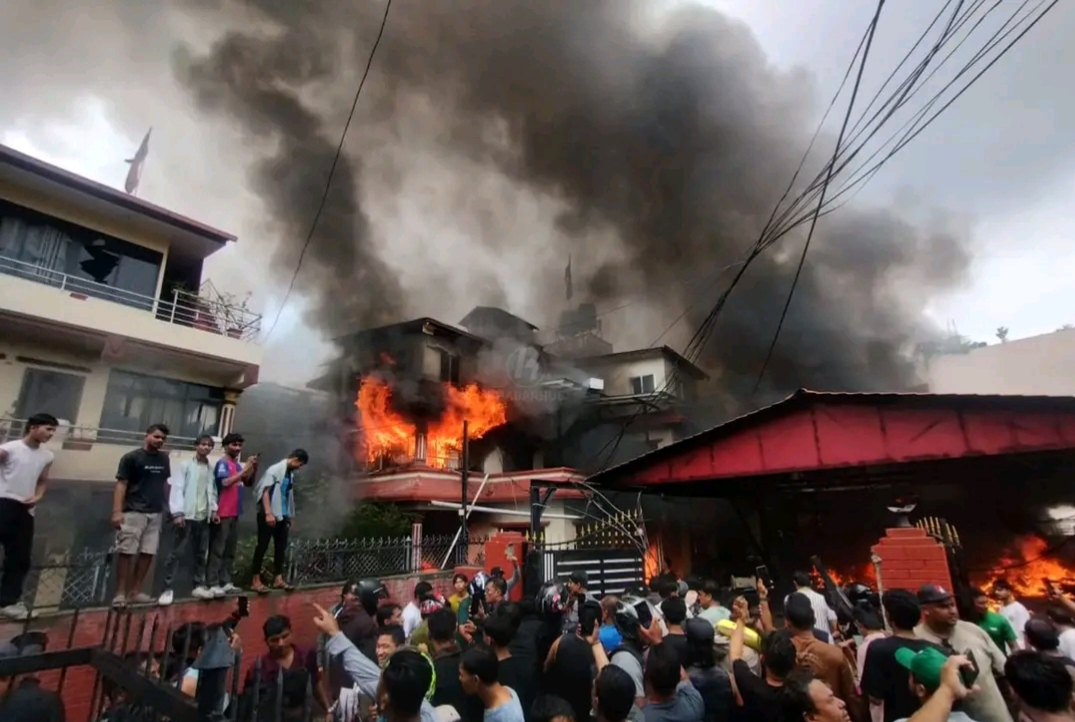 प्रधानमन्त्री ओलीको निवासमा आगजनी