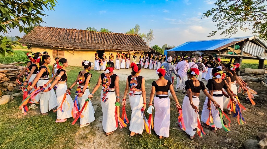 थारु समुदायमा सखिया नाच छोट्टिदै, परम्परा हराउने डर