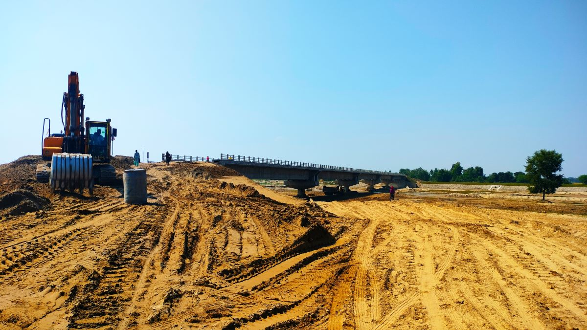 वनहरा नदीमा धमाधम पक्की पुल निर्माण हुँदै