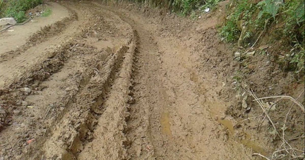 अझै हुन सकेन बेलौरी-कलुवापुर सडकको कालोपत्र, यात्रुलाई सास्ती