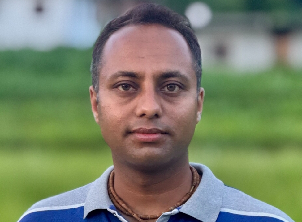 ए प्रिया, मुसुक्क मुस्काऊ न!