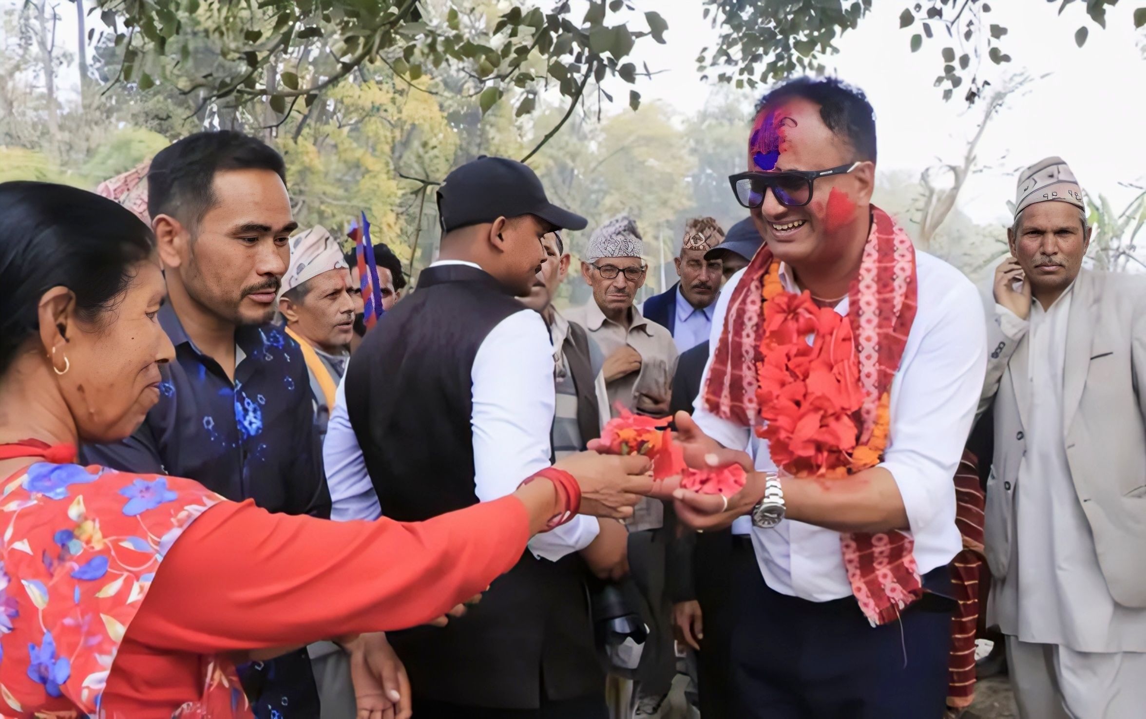 कञ्चनपुर २ बाट निर्वाचित सांसद बाेहरा — आरक्ष पीडितको सहारा