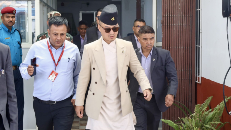 खोज तथा उद्धार प्रभाकारी बनाउन विमानस्थल पुगे गृहमन्त्री गुरुङ